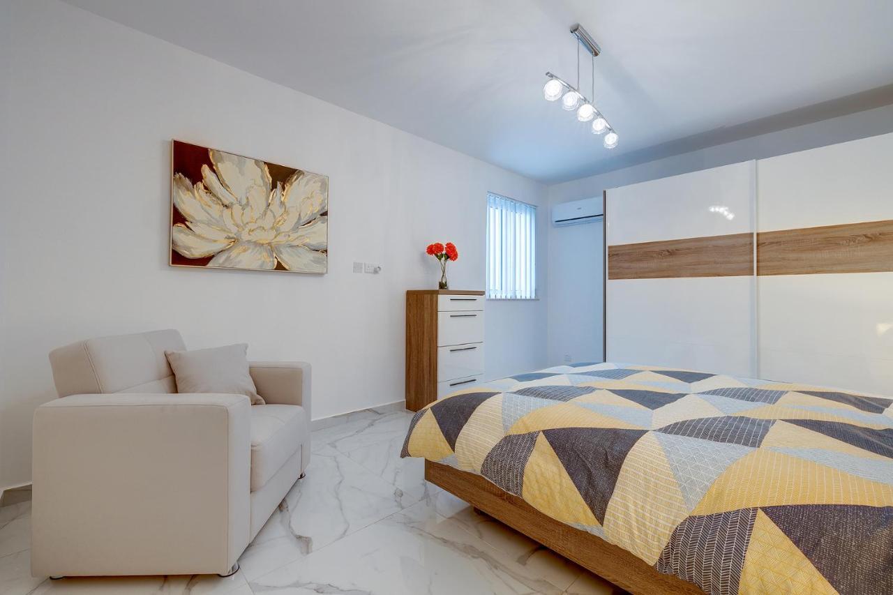 Stylish 2Br Apartment In Central St Julians San Ġiljan Exterior foto