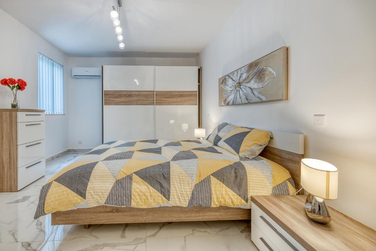 Stylish 2Br Apartment In Central St Julians San Ġiljan Exterior foto